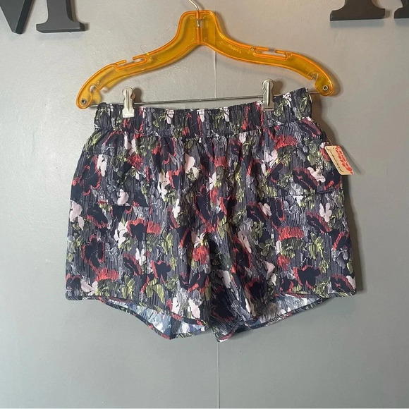 NWT Free People Movement In The Wild Printed Shorts Supernova Combo Size S - Picture 1 of 13